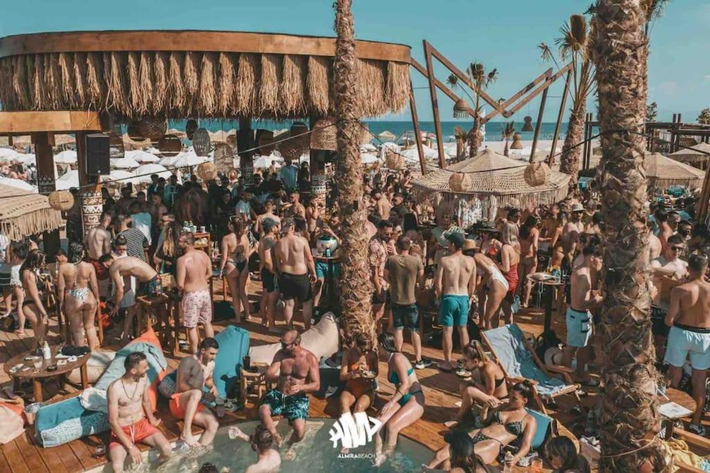 Eden Suite Paralia Buitenkant foto